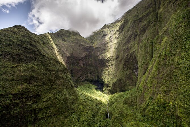 Kauai Deluxe Waterfall Safari: Helicopter Tour - Photography tips and what to bring