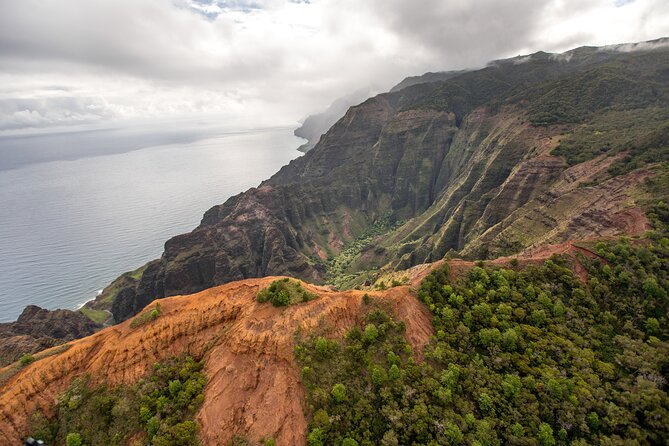 Kauai' Exclusive Helicopter Tour: Land & Explore Olokele Canyon - How the small cabin changes the experience