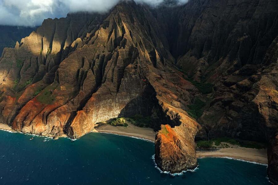 Kauai: Hughes 500 4-Passenger Doors-Off Helicopter Flight - The doors-off tradeoff: better pictures, more exposure