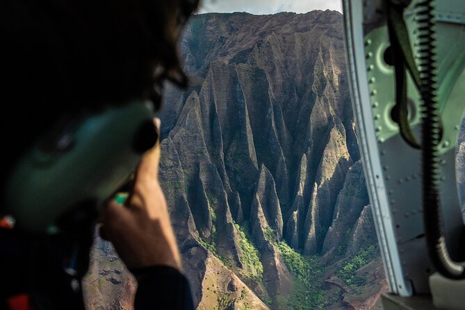KAUAI LUXURY 60-Minute Doors-Off Helicopter ADVENTURE - Why the full hour matters on Kauai