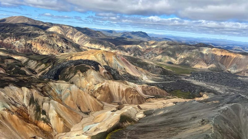 Landmannalaugar: Helicopter tour with 3 Landings - Geysir and Gullfoss from a low, quick route