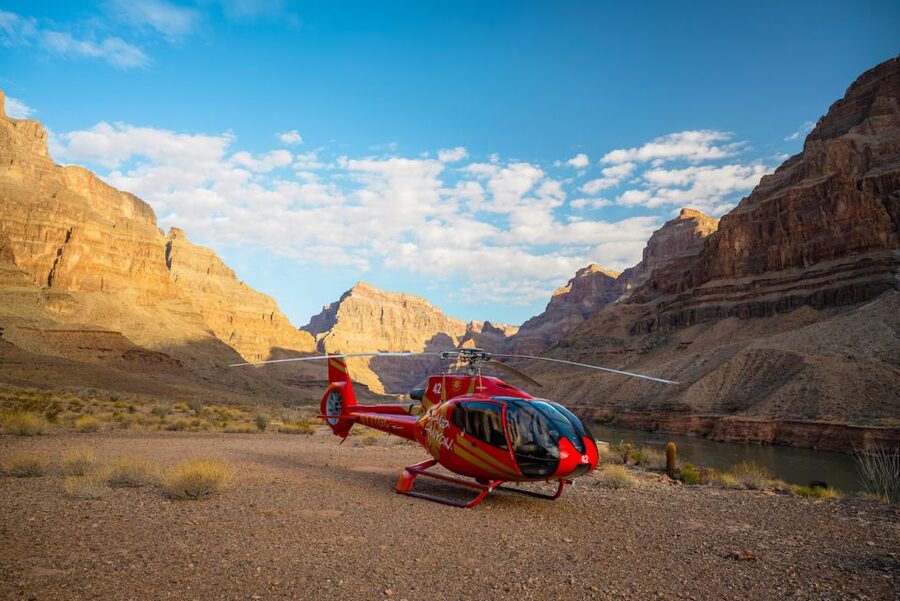 Las Vegas: Grand Canyon Helicopter Landing Tour - The route over Lake Mead and Hoover Dam