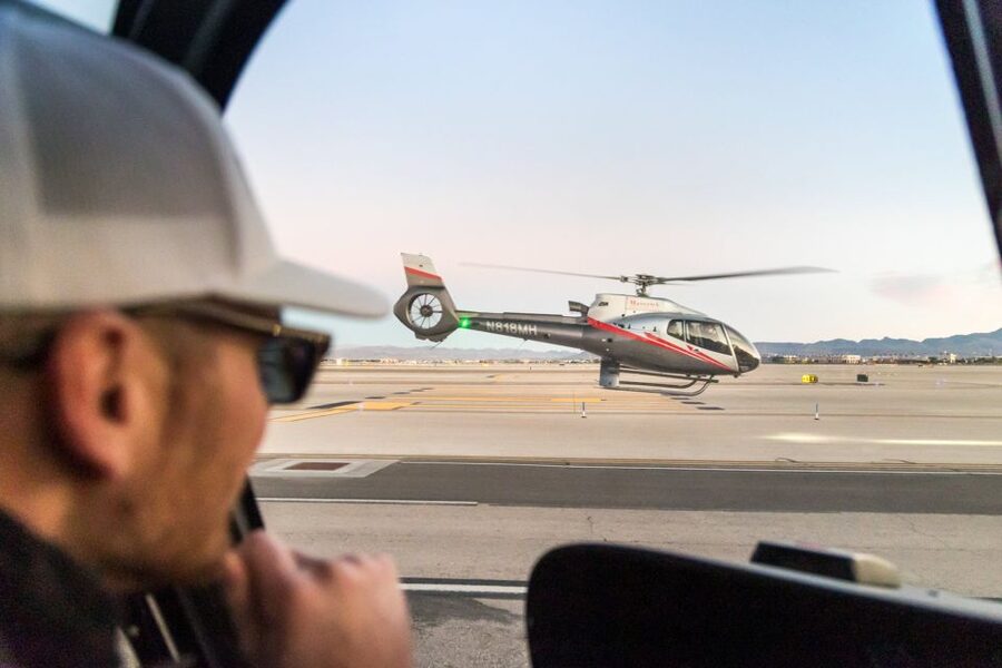 Las Vegas: Helicopter Night Flight over the Strip - What happens at Maverick Helicopters