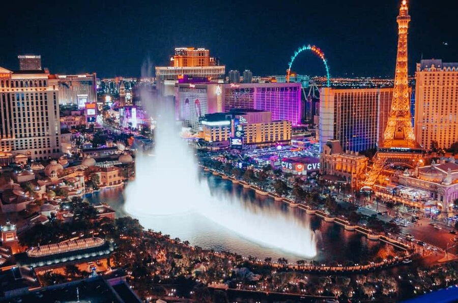 Las Vegas: Helicopter Tour of the Strip with Window Seats - A small helicopter gives you the view