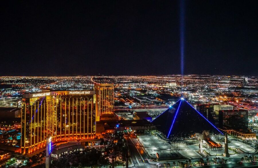 Las Vegas: Night Helicopter Flight over Las Vegas Strip - What you see during the 10-minute flight