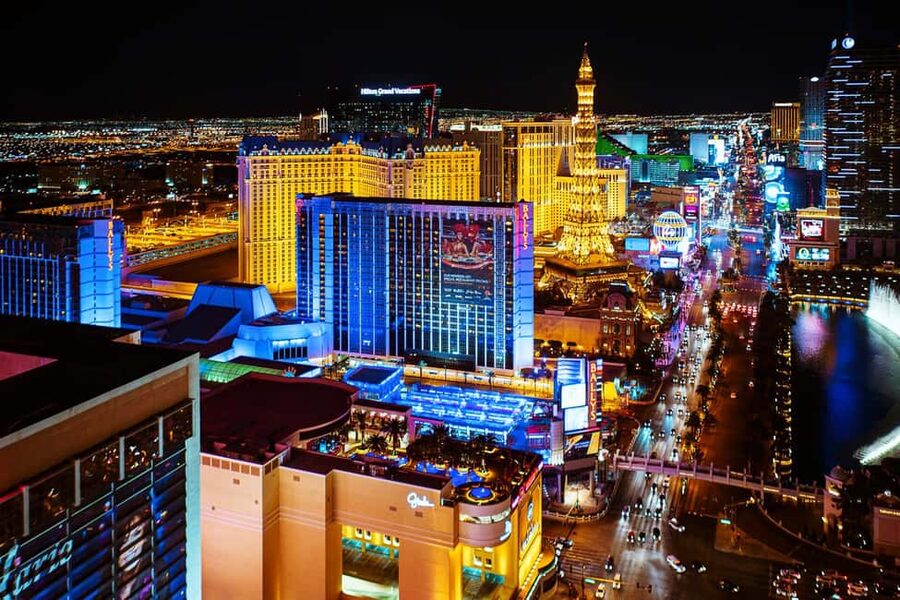 Las Vegas Night Strip Helicopter Wedding Ceremony Package - A calm start in the VIP wedding room