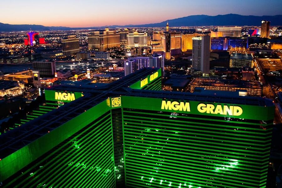 Las Vegas: Nighttime Helicopter Flight over the Strip - Should you book the Las Vegas night helicopter flight?