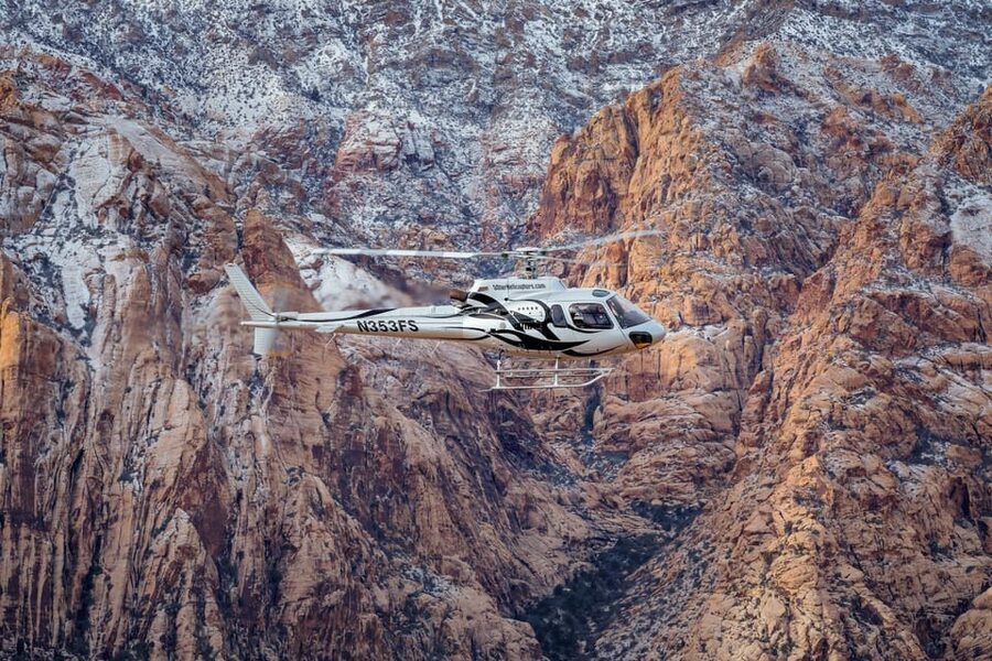 Las Vegas: Red Rock Canyon and Vegas Strip Helicopter Tour - How to get better photos and enjoy the flight