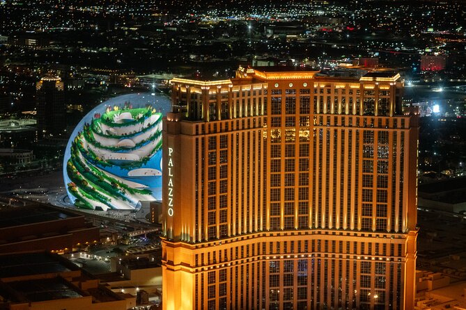 Las Vegas Strip Highlights by Helicopter at Night - Pilot commentary and the feel of the ride