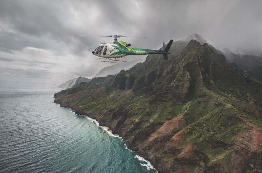 Lihue: Deluxe Waterfall Safari Helicopter Tour - Waialeale Crater and its curtain of waterfalls