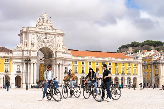 Lisbon 360 City Tour: Bike tour, Boat Trip and Helicopter Flight - Alfama, the cathedral, and Praça do Comércio