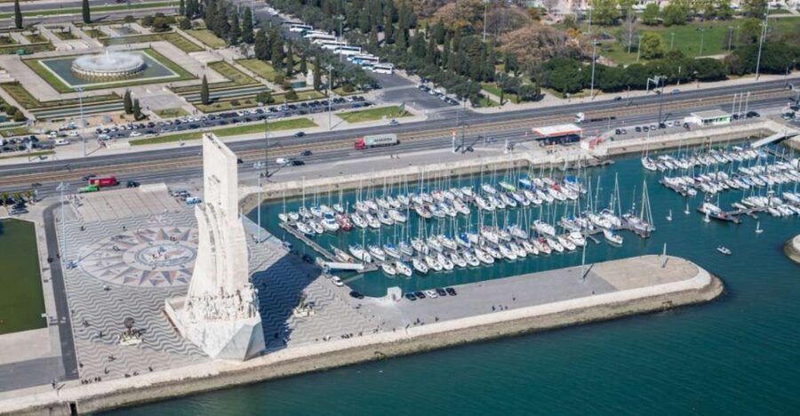 Lisbon: Helicopter Tour over Belem - Starting at the Lisbon heliport near Algés