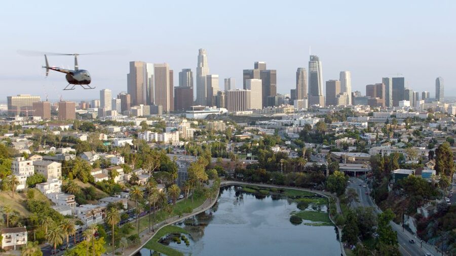 Los Angeles: Downtown Landing Helicopter Tour - Service, guiding, and the celebration details