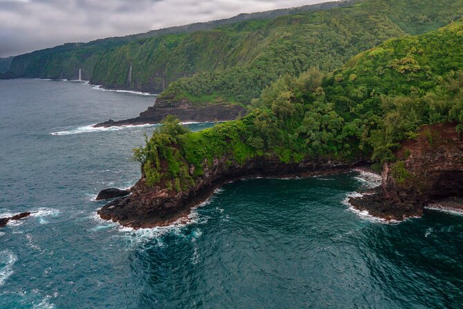 Maui & Molokai Spectacular with Exclusive Landing Helicopter Tour - Haleakala Crater, Hana Town, and changing scenery