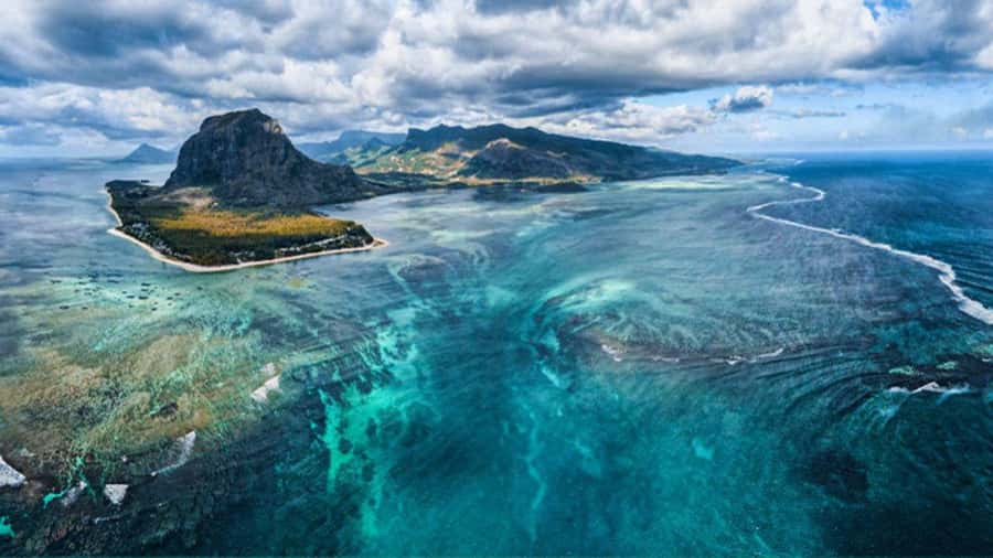 Mauritius: Scenic Helicopter Flight with Hotel Transfers - Mauritius from above in just 45 minutes