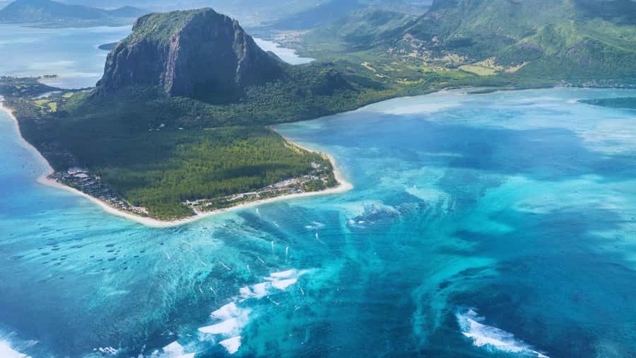 Mauritius: Underwater waterfall by Helicopter tour - The 40-minute route from the airport