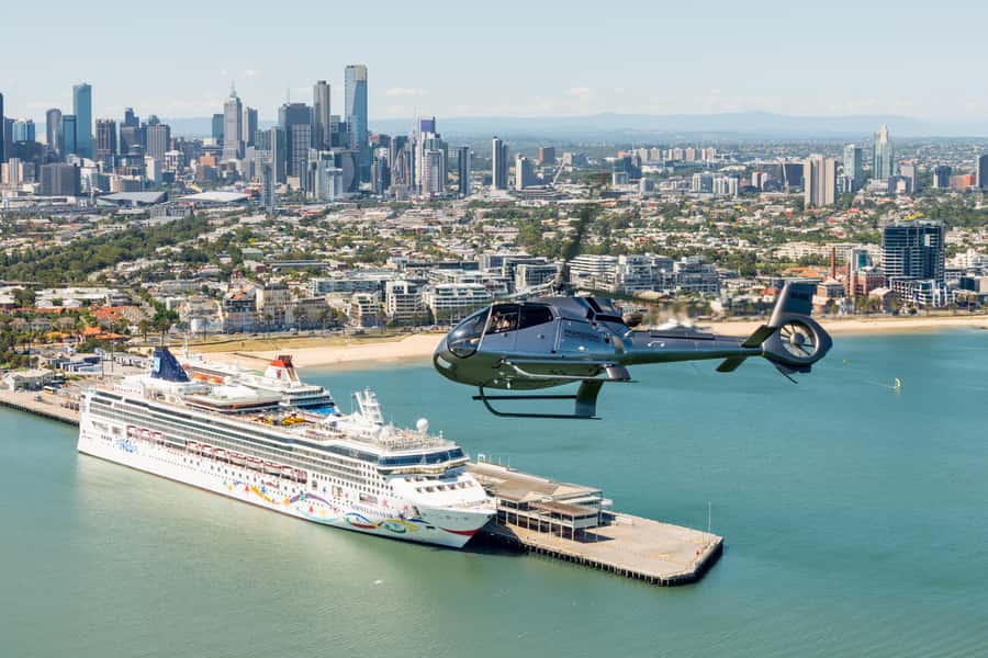 Melbourne: City and Bayside Helicopter Tour - Along the bay from Sandringham to Brighton