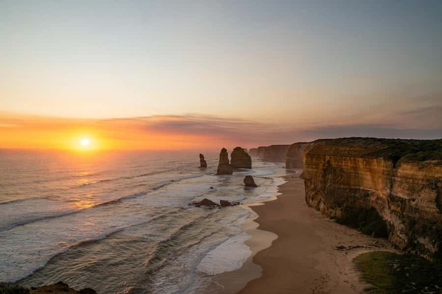 Melbourne: Helicopter Tour to 12 Apostles & Great Ocean Rd - From Essendon Fields to the 12 Apostles