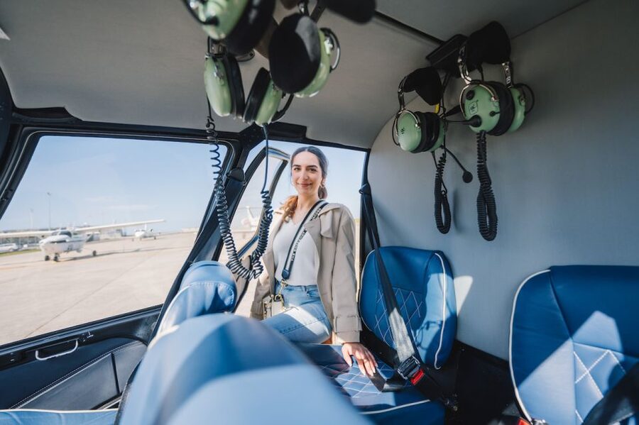 Melbourne: Private Yarra Valley Winery Lunch by Helicopter - The tasting and two-course lunch