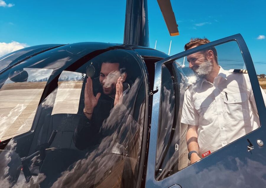 Melbourne: Private Yarra Valley Winery Lunch by Helicopter - Starting at Hangar 81 in Essendon Fields