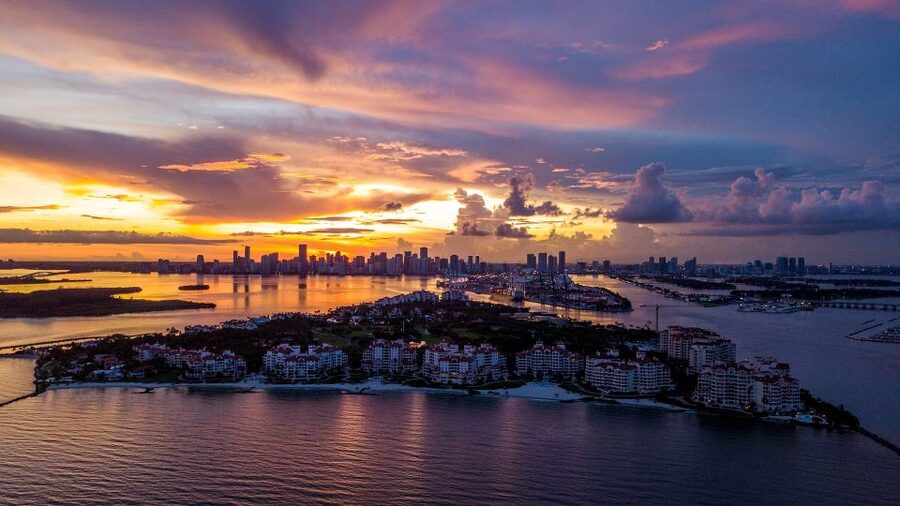 Miami: 30-Minute Private Helicopter Tour with Champagne - South Beach and Miami’s Art Deco shoreline