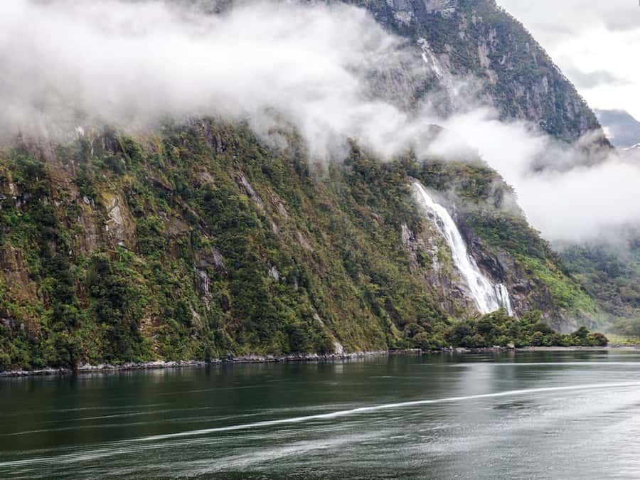 Milford Sound Panoramic Helicopter Tour | 50-Min Experience - The 10-minute alpine landing