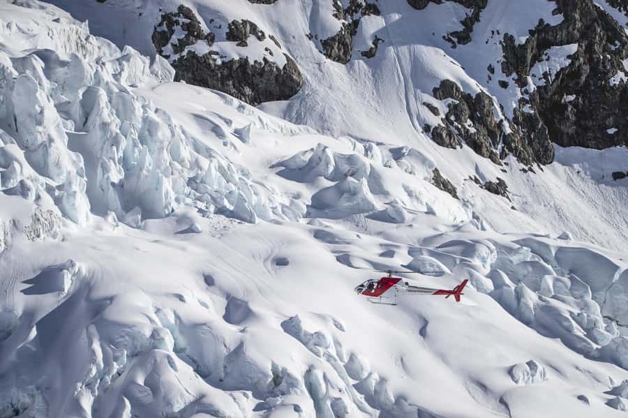 Mount Cook: Helicopter Flight with Alpine Landing - Flying above the lower Tasman Glacier