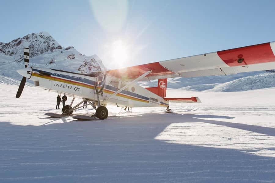 Mount Cook: Ski Plane and Helicopter Glacier Combo Flight - What to bring and what stays behind