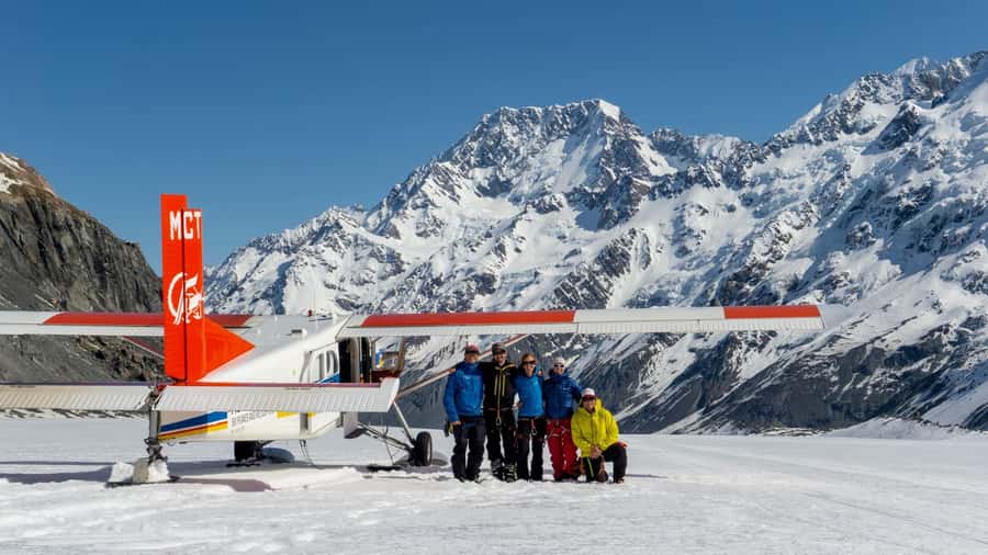 Mount Cook: Ski Plane and Helicopter Glacier Combo Flight - Who will enjoy this most