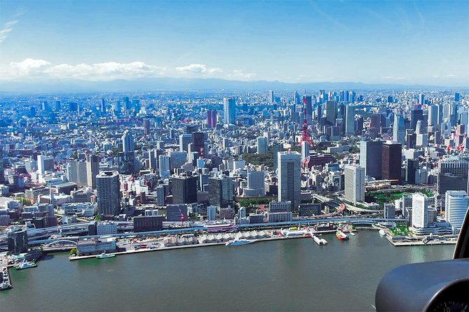Mt. Fuji & Tokyo Helicopter Tour【90 mins】 : Close to Mt.Fuji! - Lake Ashinoko and the view toward Mount Fuji
