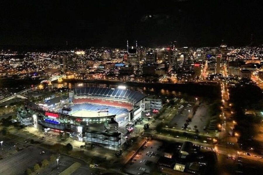 Nashville: Downtown Helicopter Tour - The pilot makes the short flight work