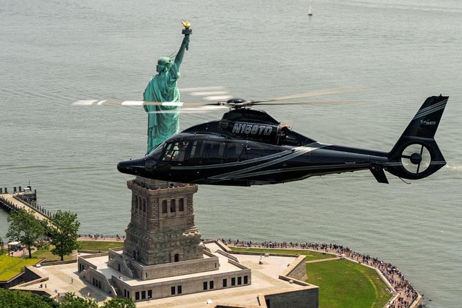 New York Helicopter Tour: City Skyline Experience - Bridges, rivers, and Manhattan neighborhoods