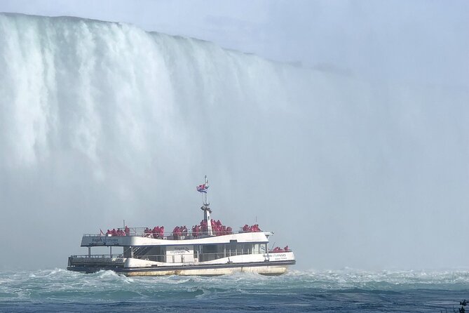 Niagara Falls Canada: Helicopter + Boat + Lunch & more US Pick-up - Table Rock puts you beside Horseshoe Falls