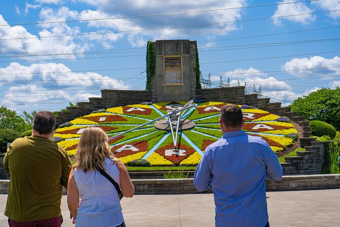 Niagara Falls Canada: Helicopter + Boat + Lunch & more US Pick-up - Maple Leaf Place brings lunch and maple treats