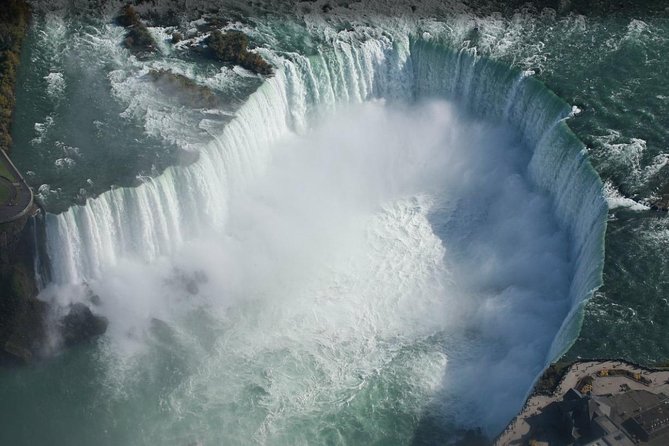 Niagara Falls Grand Helicopter Adventure - Brock’s Monument and the Niagara River