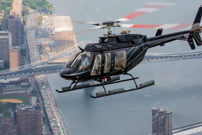 NY Helicopter Tour: Manhattan & Brooklyn (Heliport Fees Incl.) - Midtown landmarks from a moving helicopter