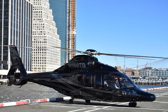 NY Helicopter Tour: Manhattan & Brooklyn (Heliport Fees Incl.) - Commentary, comfort, and the shared-seat tradeoff