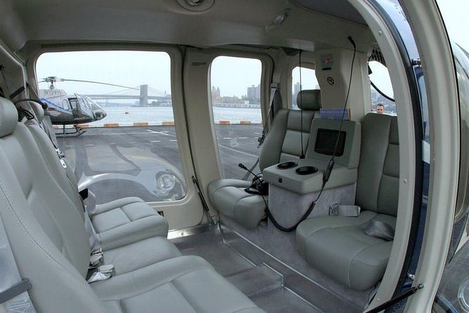 NY Helicopter Tour: Manhattan Highlights (Heliport fees Incl.) - Pilot commentary and the pace of the flight