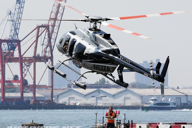 NYC Helicopter VIP Sightseeing Tour - Midtown towers and the city’s famous center