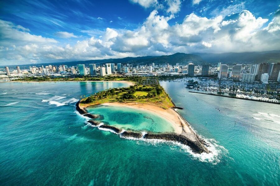 Oahu: Waikiki 20-Minute Doors On / Doors Off Helicopter Tour - Taking off over Honolulu Harbor