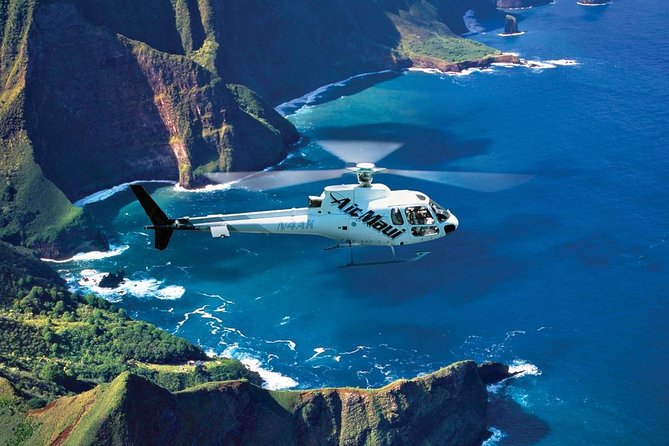 Oceanfront Landing 75-Minute Event Helicopter Tour - What the pilot commentary adds