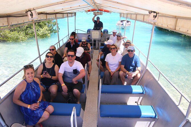Pearls & Coast: 35-Minute Helicopter Flight & Willie Creek Tour - The showroom and buying pearls