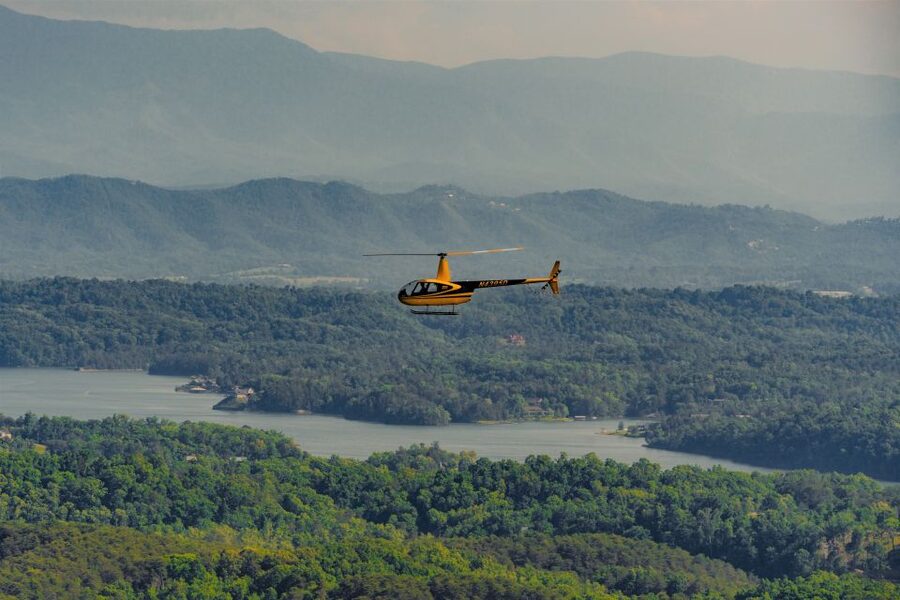 Pigeon Forge: Smoky Mountain and Lake Helicopter Trip - Returning between Pigeon Forge and the foothills