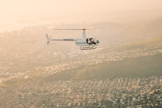 Private 60 Minutes Helicopter Tour in Honolulu - The pilots and the feel of the flight
