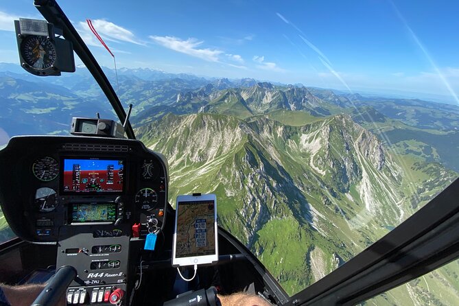 Private helicopter tour to Jura and Seeland - a beautiful sightseeing flight - What the Private Format Adds