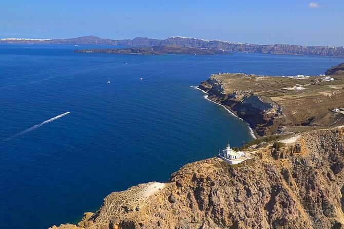 Private Helicopter Transfer from Mykonos to Santorini - Inside the 40-minute private helicopter flight