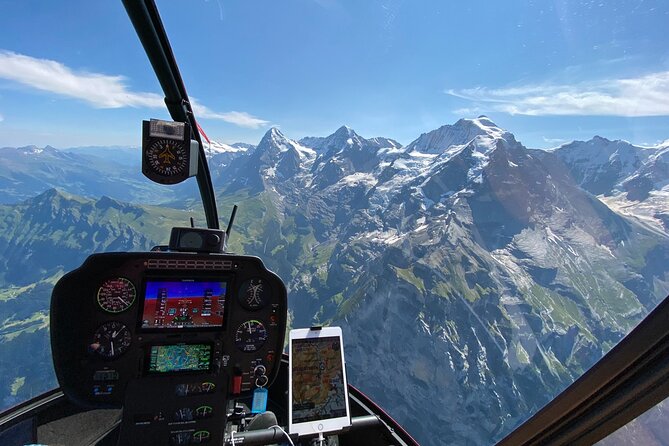 Private Swiss Alps helicopter tour over snow covered mountain peaks and glaciers - The unusual colors of Lake Thun and Lake Brienz