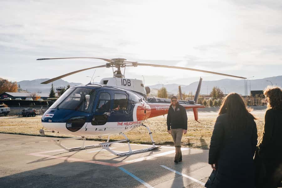 Queenstown: Pilot's Choice Helicopter Tour & Alpine Landing - Queenstown from the air, then a mountain landing