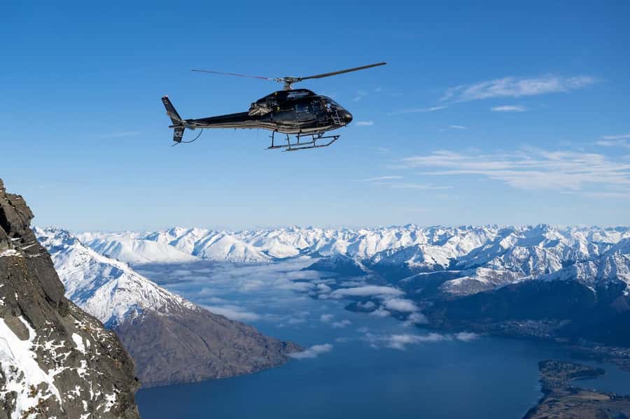 Queenstown: Remarakbles Helicopter Tour with Alpine Landing - Queenstown and Lake Whakatipu From Above