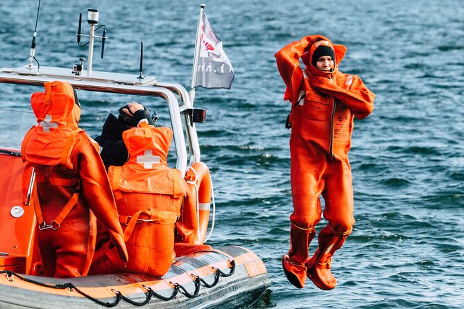 Redrib Boat and Helicopter Experience in Helsinki - Landing on the bare-cliff island